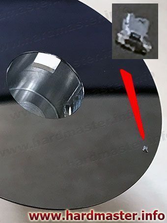 Оторванная головка на пластине HDD Оторванная головка на пластине HDD